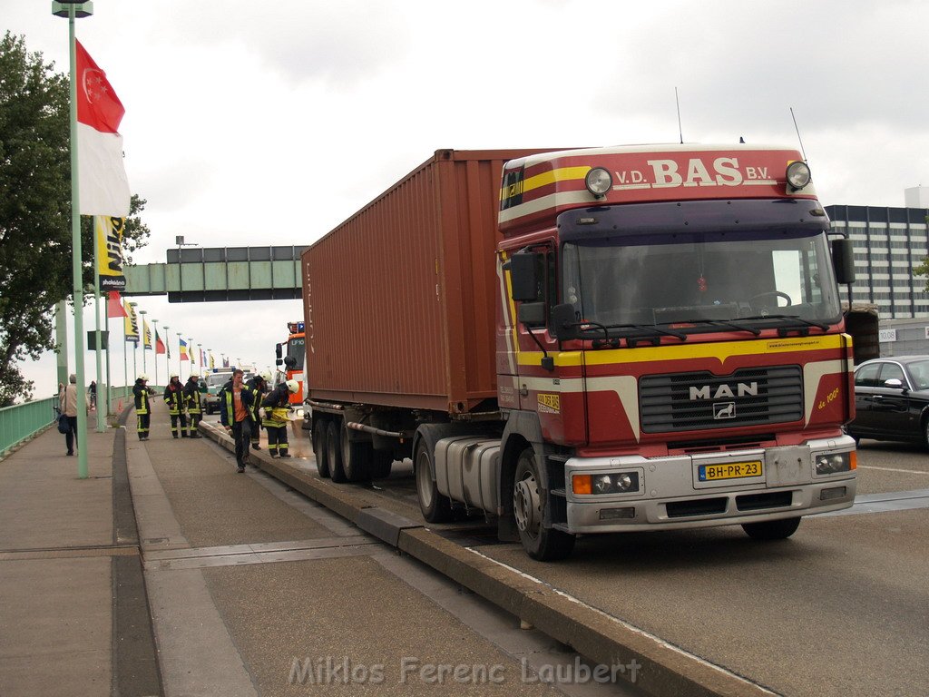 VU Transporter Lkw Zoobruecke Rich Koeln    P12.JPG